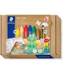 Staedtler Noris Junior Conjunto de Actividades Pack de 6 Ceras de Colores + Lapiz de Grafito Extragrueso + Folleto de Actividade